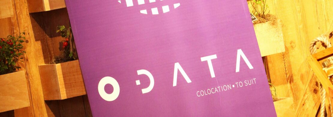 Banner com o nome da ODATA em evento