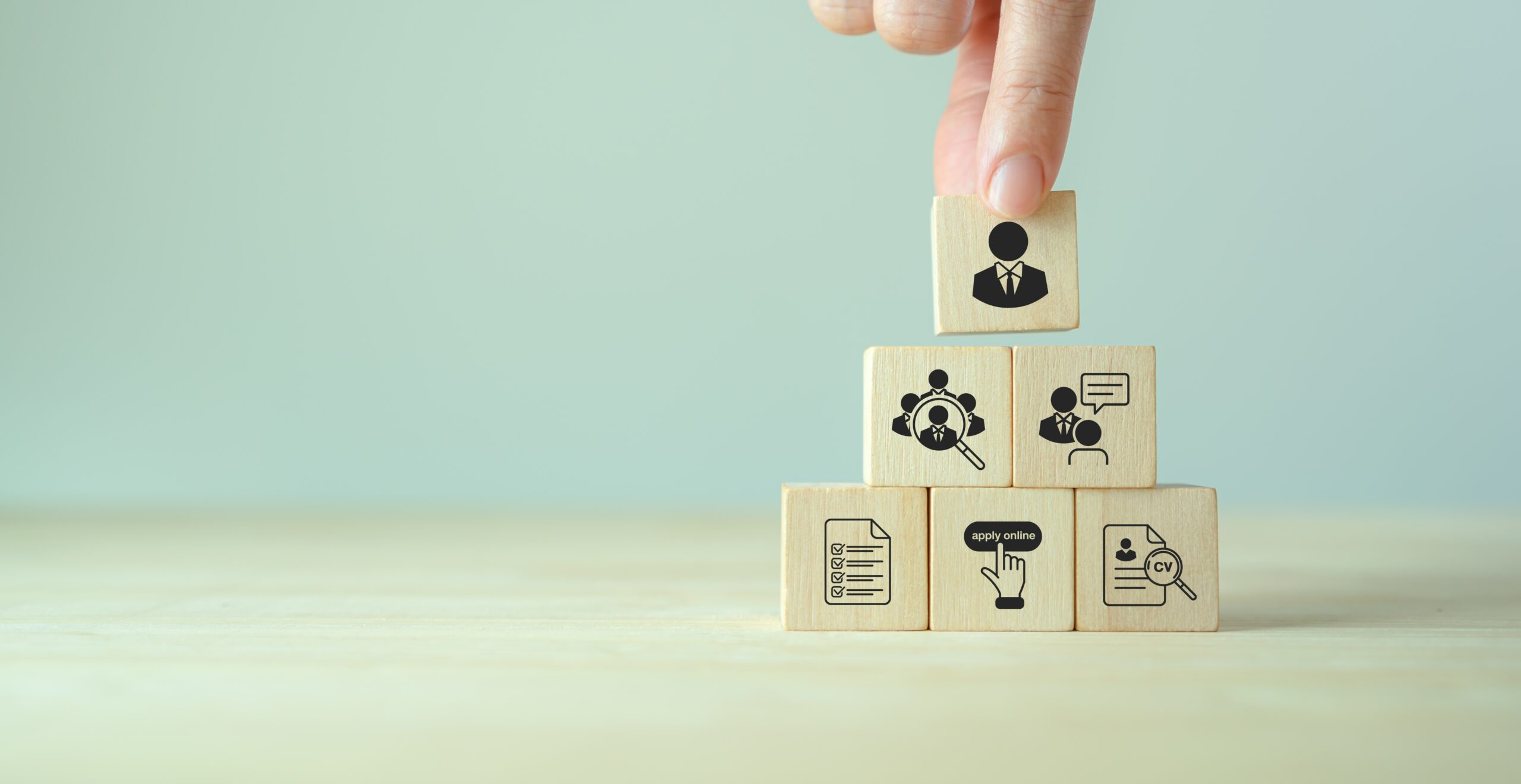 Visto de trabalho na França vs. Passaporte de Talento: principais  diferenças explicadas, image size:2560x1320